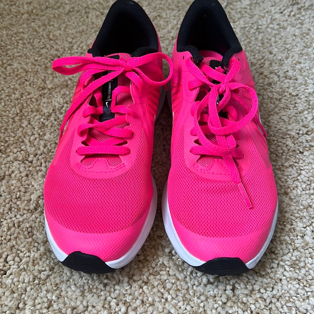 Big girls 4.5 pink Nike